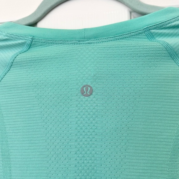 Lululemon Swiftly Tech Short Sleeve 2.0 in Wild Mint - Picture 3 of 4